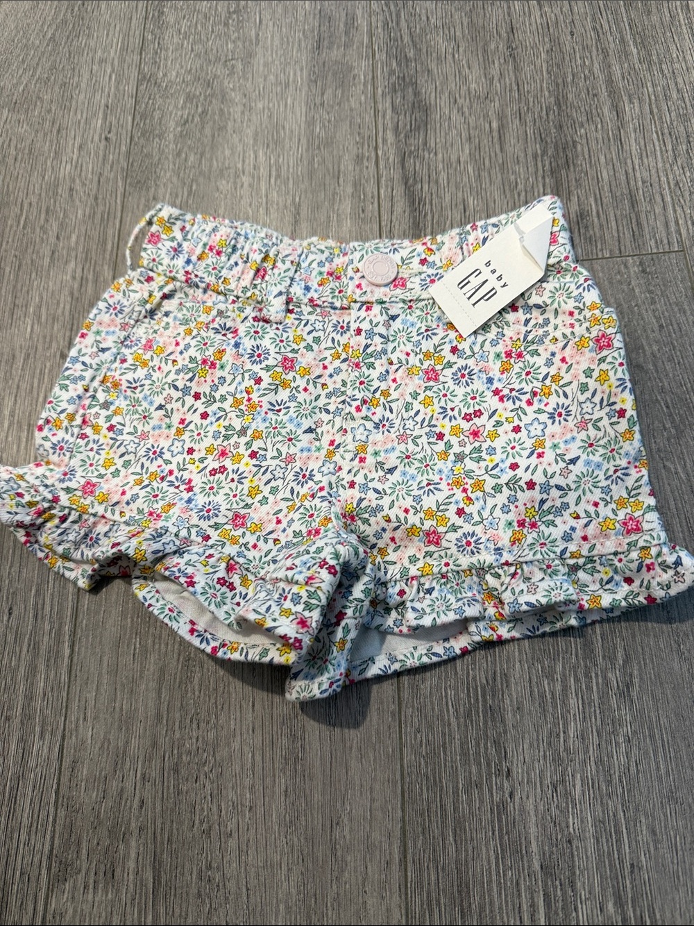 GAP White Floral Ruffle Hem Shorts
